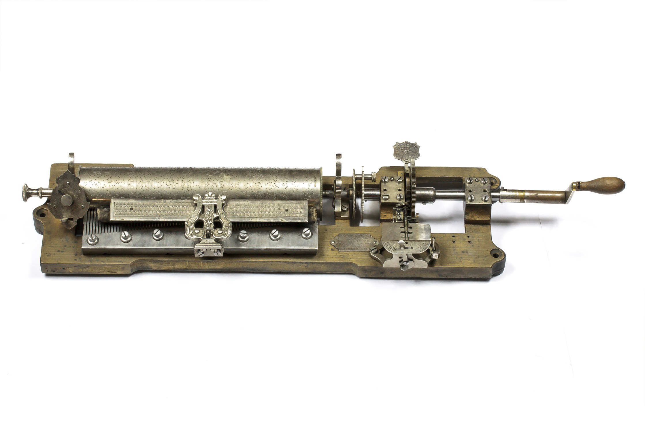 Full view of mechanism with cylinder, crank and comb